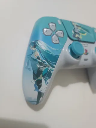 Mando PS5 Miku Hatsune y joysticks TMR magnéticos.