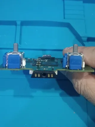 Mando PS5 Miku Hatsune y joysticks TMR magnéticos.