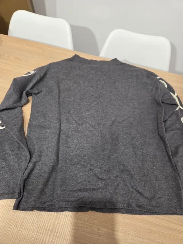 Jersey gris mujer con bordado