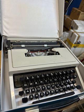Máquina de escribir Olivetti Lettera 32