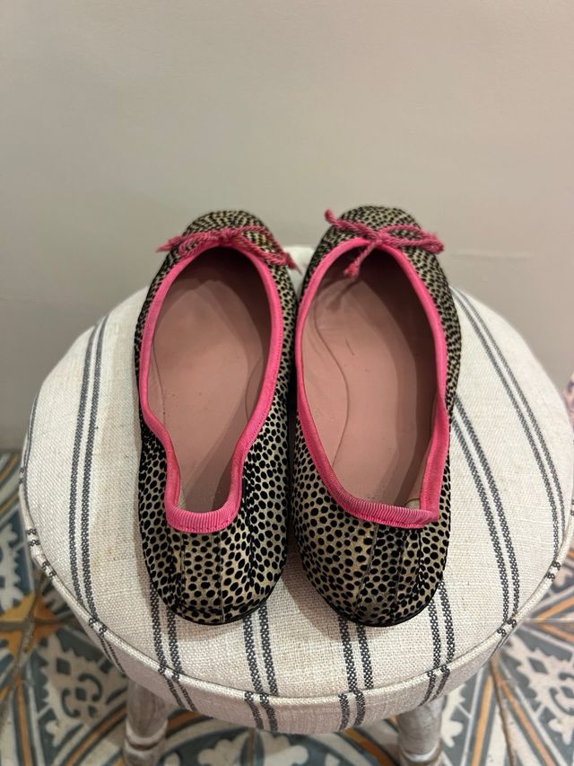 Bailarinas con estampado de leopardo y lazo rosa