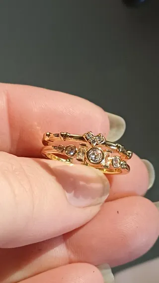 Anillo Corona  delicado con un diseño encantador