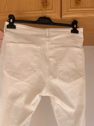 Pantalón pitillo blanco talla M