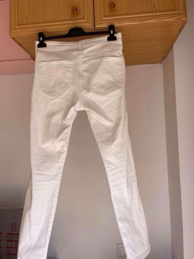 Pantalón pitillo blanco talla M