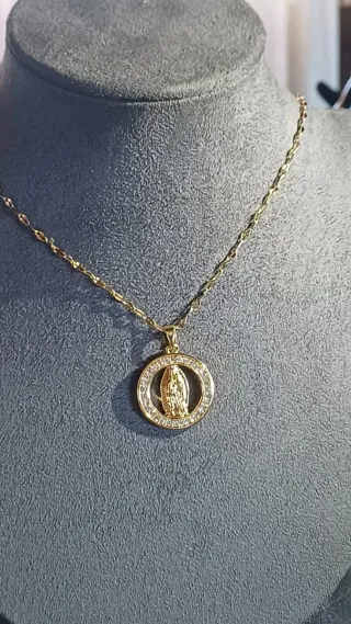 Cadena de oro con medalla de la Virgen