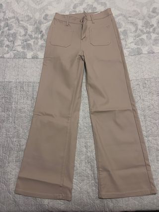 Pantalón ancho de cuero beige sin usar