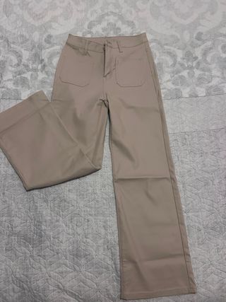 Pantalón ancho de cuero beige sin usar