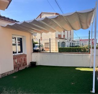 Pérgola corredera impermeable PVC beige/blanco