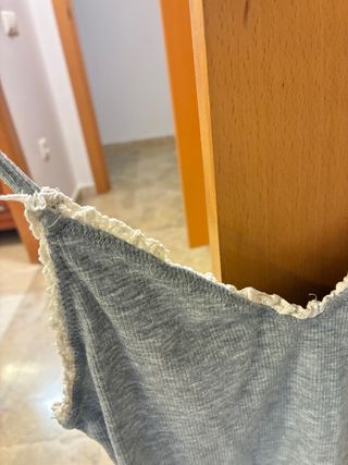 Top tirantes Zara gris con encaje