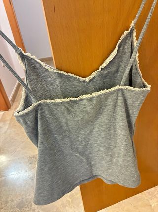 Top tirantes Zara gris con encaje