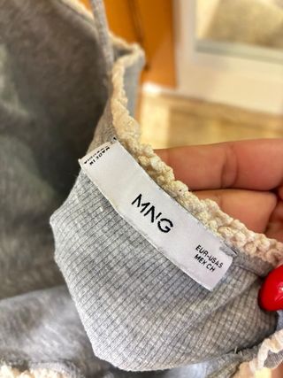 Top tirantes Zara gris con encaje