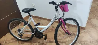 Bicicleta niña BH blanca y rosa. 