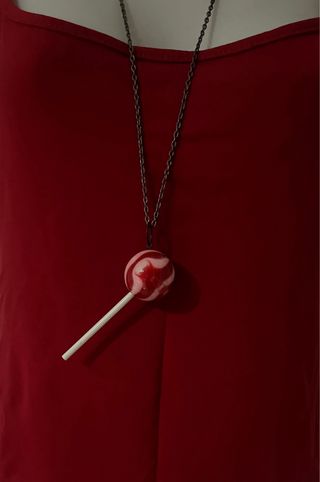 Collar con colgante de caramelo