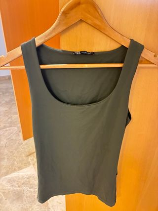Camiseta tirantes Zara verde militar