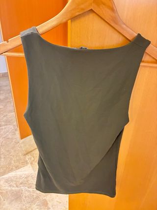 Camiseta tirantes Zara verde militar