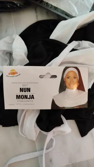 Lote 4 Disfraces Monjas y cura + Complementos 