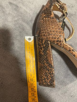 Zapatos Massimo Dutti tacón serpiente