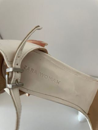 Zapatos de tacón Zara Woman blancos