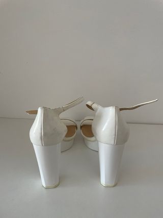 Zapatos de tacón Zara Woman blancos