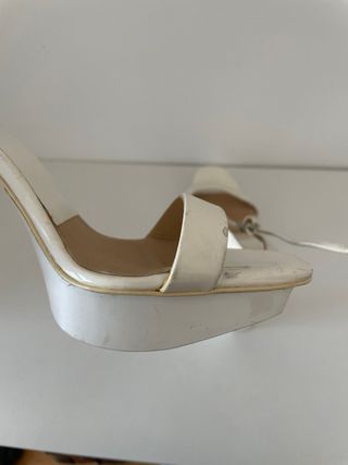 Zapatos de tacón Zara Woman blancos