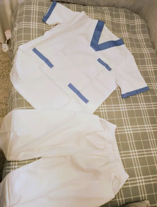 Uniforme enfermera/interna blanco y azul