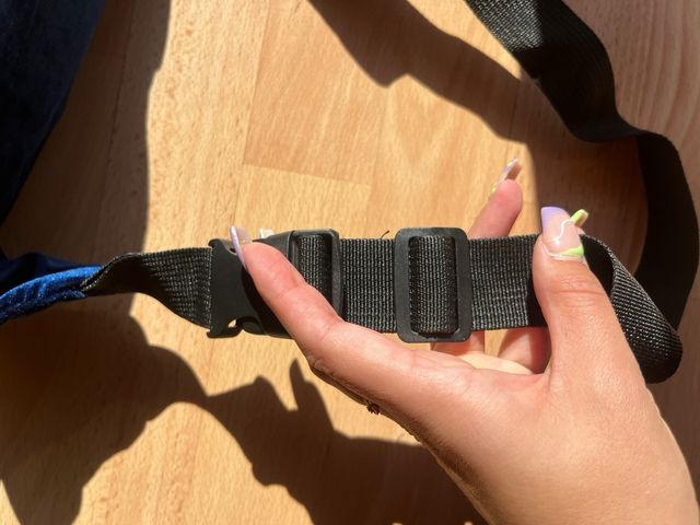 Riñonera terciopelo azul perlas