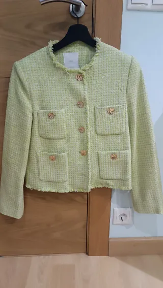 Chaqueta Mango Tweed Verde Botones Dorados