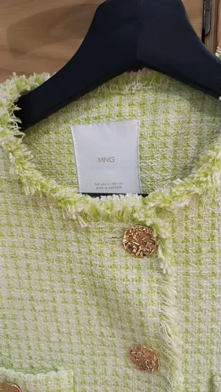 Chaqueta Mango Tweed Verde Botones Dorados