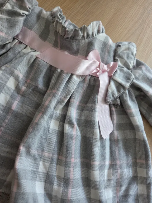 Camisa de bebé a cuadros con lazo rosa