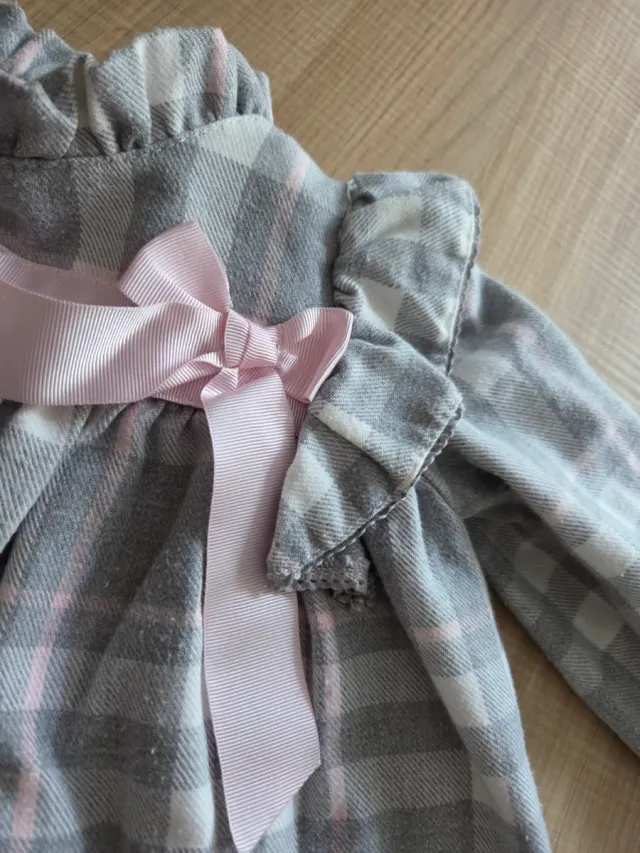 Camisa de bebé a cuadros con lazo rosa