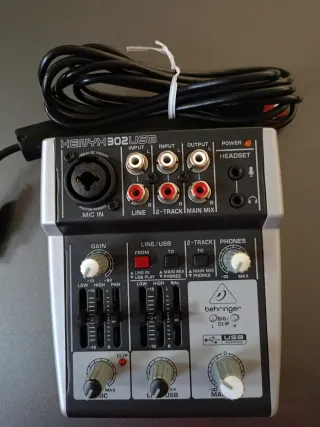 Behringer Xenyx 302 USB Mixer Audio