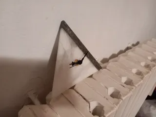 Orologio triangolare in alabastro fatto a mano