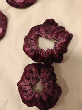 Gomas de pelo de terciopelo morado