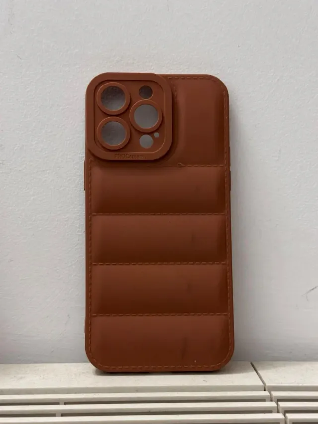 Funda iPhone 14 Marrón Acolchada Cada una 4€