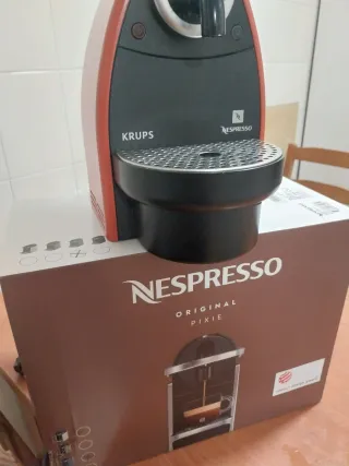 Cafetera Nespresso Krups Pixie Roja