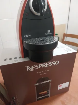 Cafetera Nespresso Krups Pixie Roja