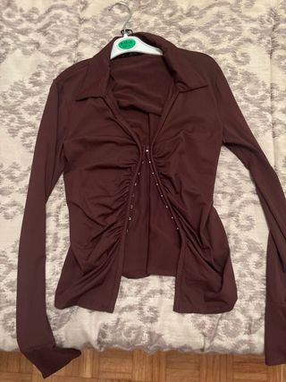 Blusa marrón manga larga fruncida