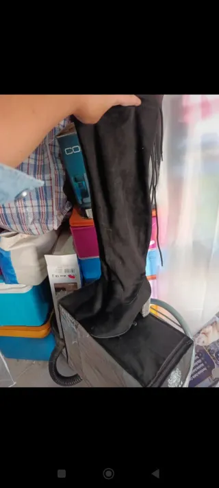 Botas altas negras con adornos