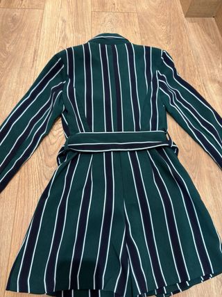 Mono corto a rayas de falda pantalón