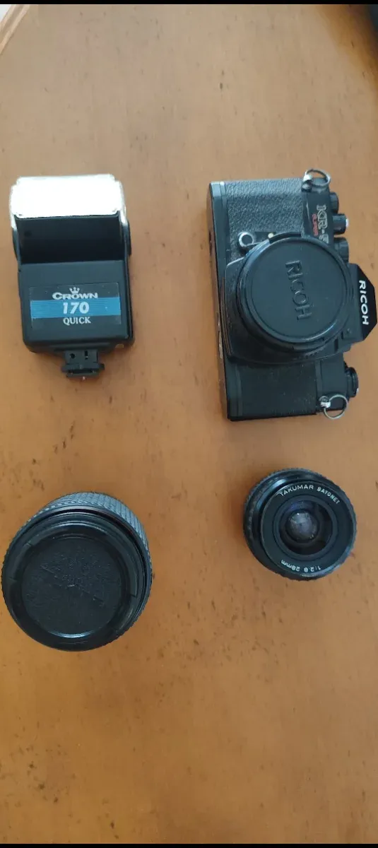 Cámara analógica Ricoh + Flash + Lentes