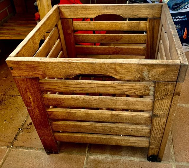Cajón de madera para tiestos