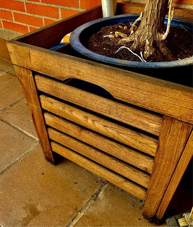Cajón de madera para tiestos