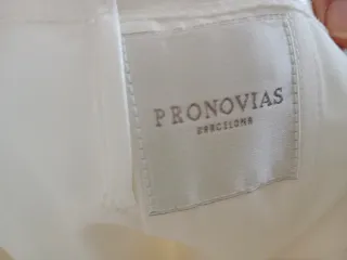 Vestido Novia con cola Pronovias + Velo + Cancan