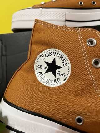 Zapatillas Converse Marrones y Blancas