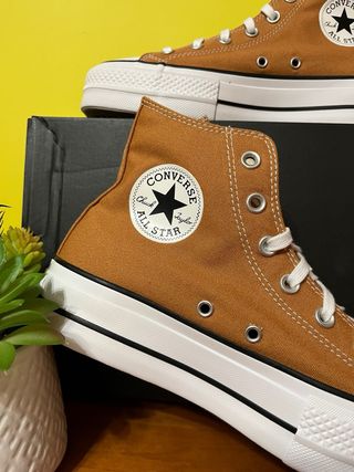Zapatillas Converse Marrones y Blancas