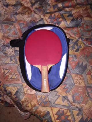 Pala de ping pong con funda esta como nuevo

