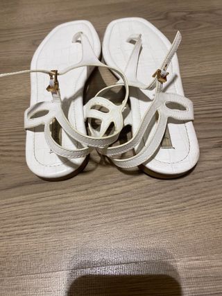 Sandalias blancas Stradivarius Talla 39