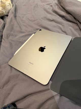 iPad M2 11 + Apple Pencil + custodia con batteria al 100%