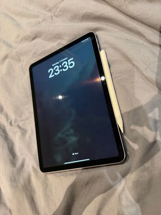 iPad M2 11 + Apple Pencil + custodia con batteria al 100%
