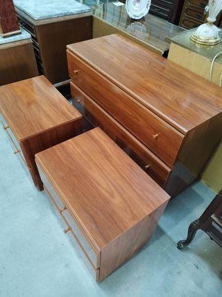 CÓMODA Y 2 MESITAS